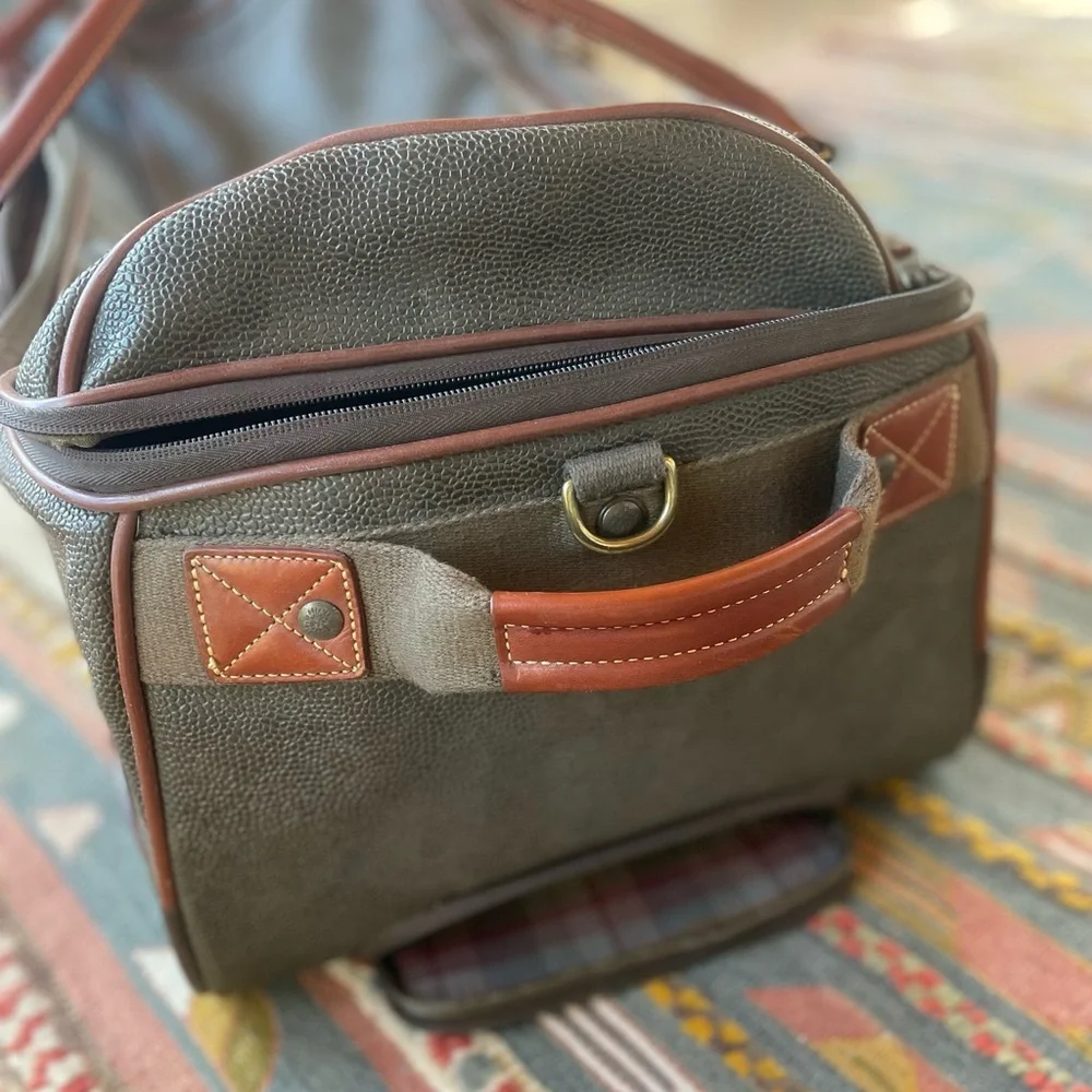 Rare Vintage Mulberry 2 wheel rolling carryon duffle bag